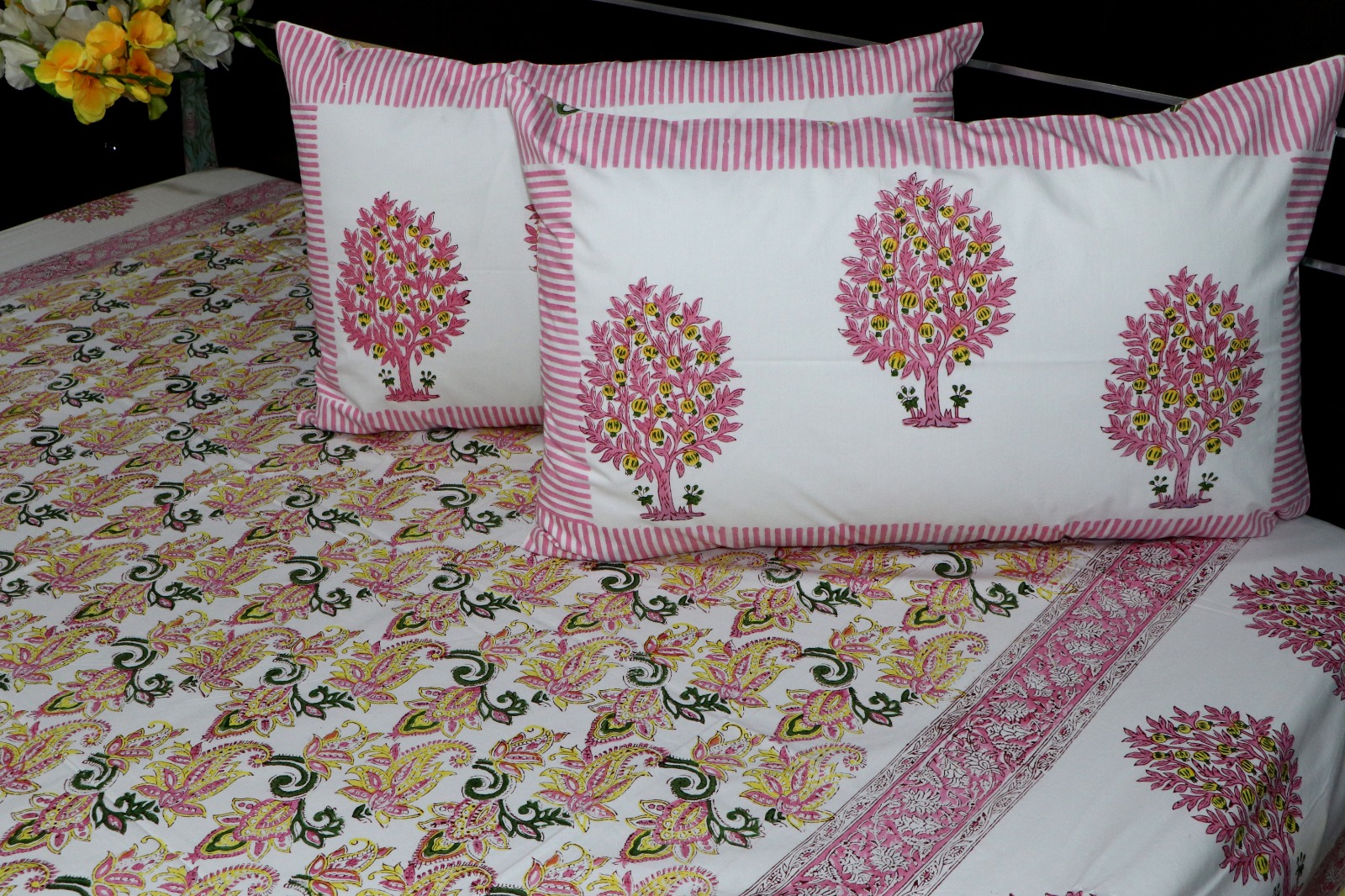 Govind Exports Mughal Flower Bedsheets